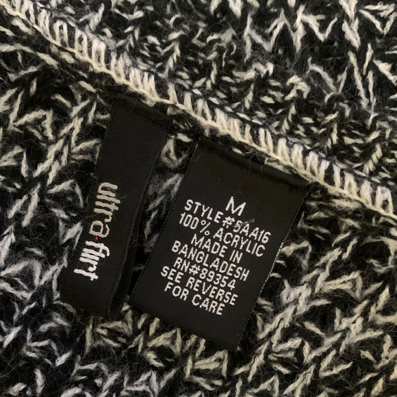 Ultra Flirt Monochrome Knit Sweater - Picture 6 of 6